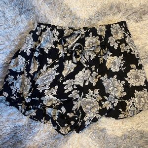 Brandy Melville floral printed cloth shorts